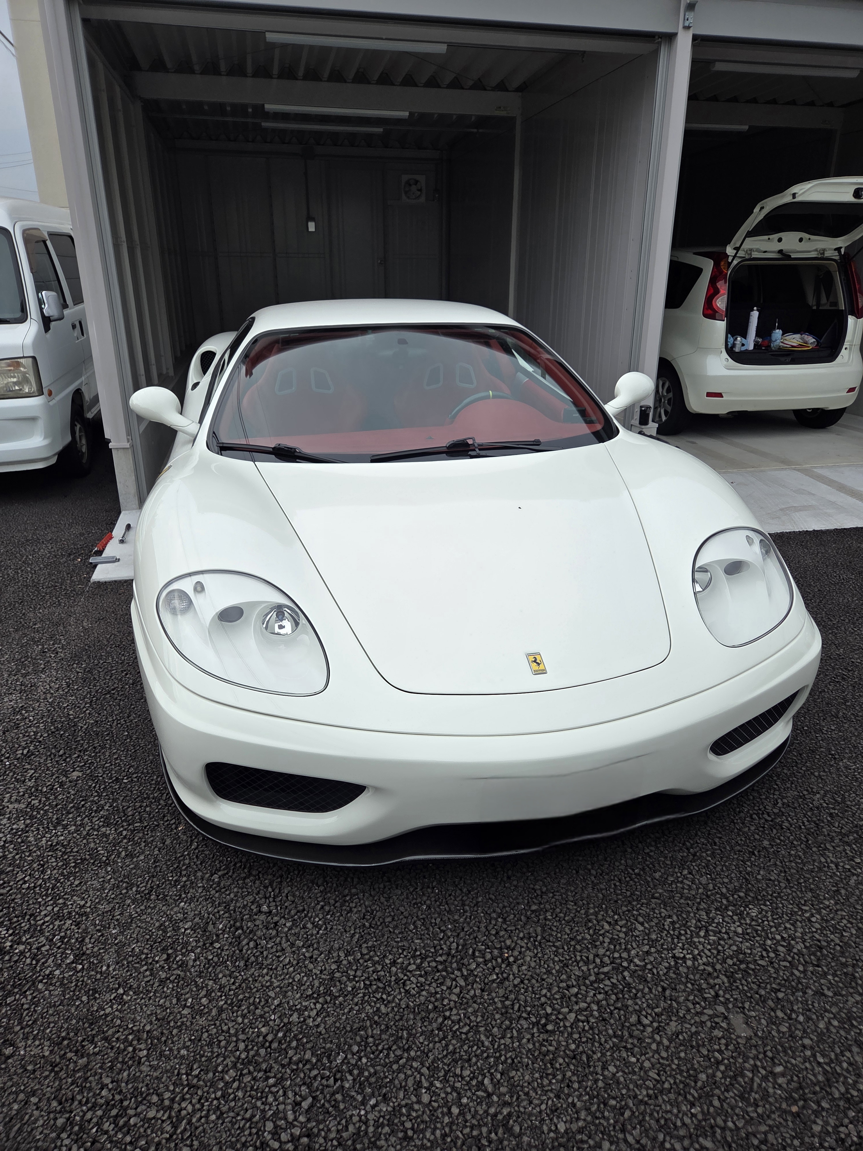 フェラーリ360モデナ 白 八王子の輸入車整備工場LABOに入庫した車両外観